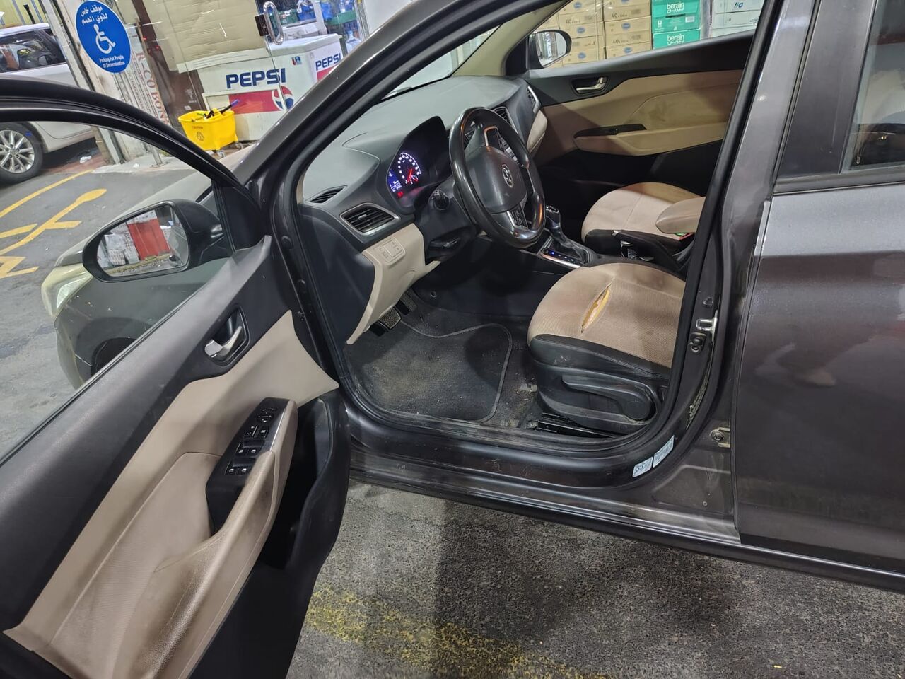 Jeddah, Vehicles, Cars & Trucks , SAR 28500,  Hyundai Accent,  2020,  Automatic,  184000 KM,   |  | Gray| هيونداي أكسنت