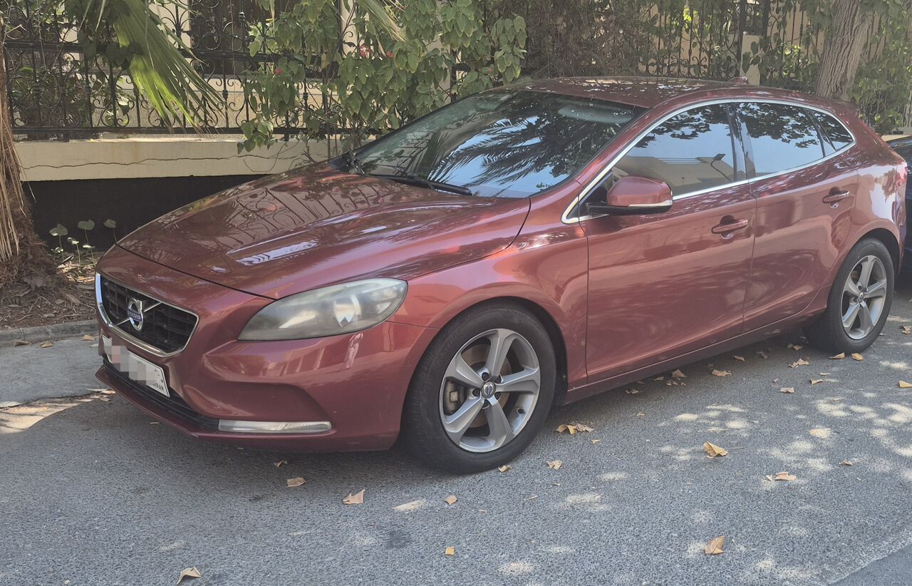 Hamala, Vehicles, Cars & Trucks , BHD 1950,  Volvo V40,  2015,  Automatic,  194000 KM,   T5  1,950 BD