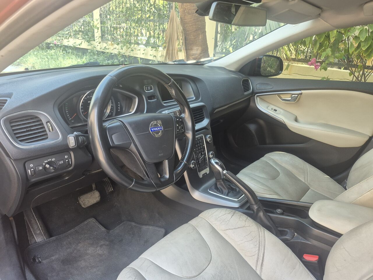 Hamala, Vehicles, Cars & Trucks , BHD 1950,  Volvo V40,  2015,  Automatic,  194000 KM,   T5  1,950 BD