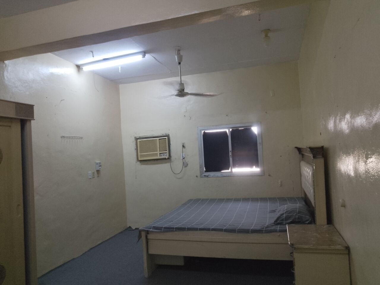 Abqaiq, Apartments, Flats, Houses & Villas, Furnished Executive Batcholer Room Available Ealectricity And Water Bill Include 750