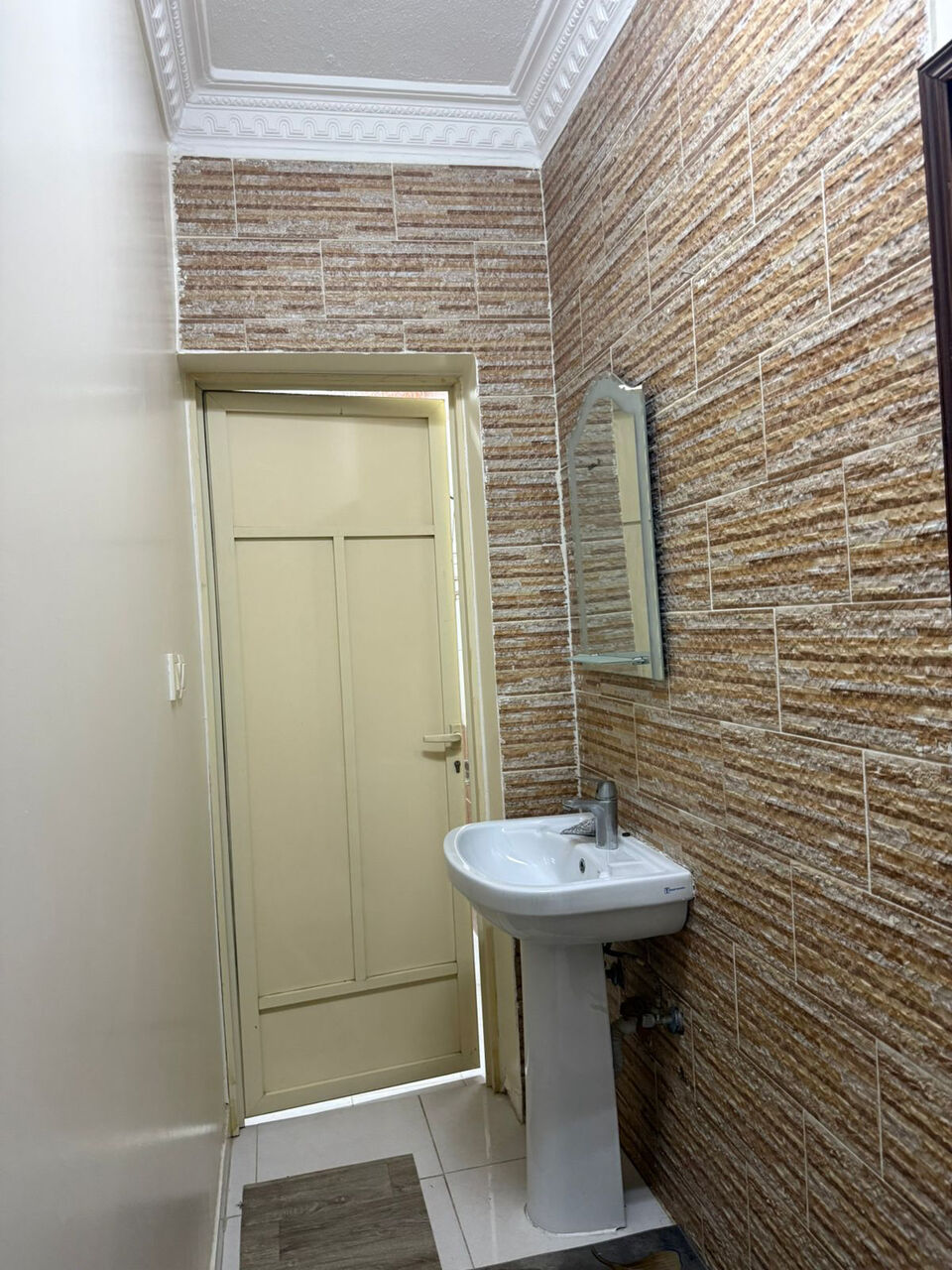 Jubail, Apartments, Flats, Houses & Villas, SAR 1250/month,  1 BR,  Subleting One Bedroom Separate Entrance With Attached Washroom In 1250 Monthly