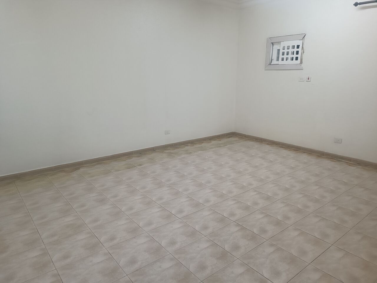 Jubail, Sublets, SAR 13000/year,  1 BR,  A Big Neat And Clean Room Available For Rent For Executive Bachelor.