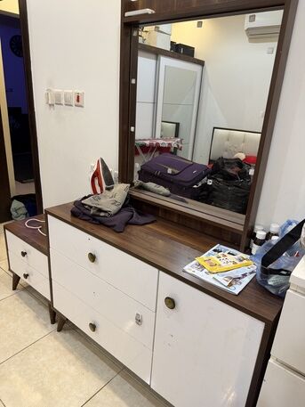 Riyadh, Furniture, SAR 800,  Bedset Sale Like New Want To Sell It Urgent Only Serious Buyer Can Contact Me