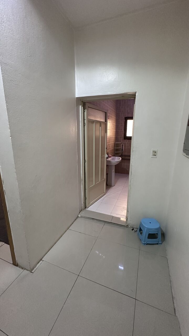 HAY 71, Rooms for Rent, SAR 850/month,  Spacious Master Bedroom +Attached Bathroom Available-Al Uhud-71(Indian Executive Bachelor)