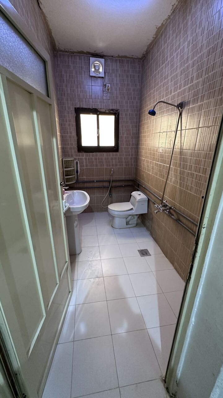 HAY 71, Rooms for Rent, SAR 850/month,  Spacious Master Bedroom +Attached Bathroom Available-Al Uhud-71(Indian Executive Bachelor)