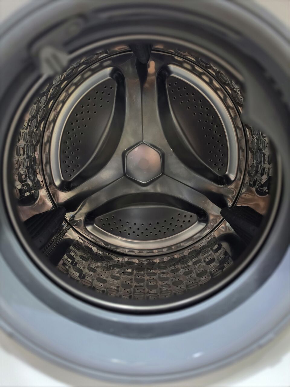 Al Iskan, Appliances, SAR 1,  Daeivoo 10KG Inverter Washing Machine &ndash; Same As New Condition