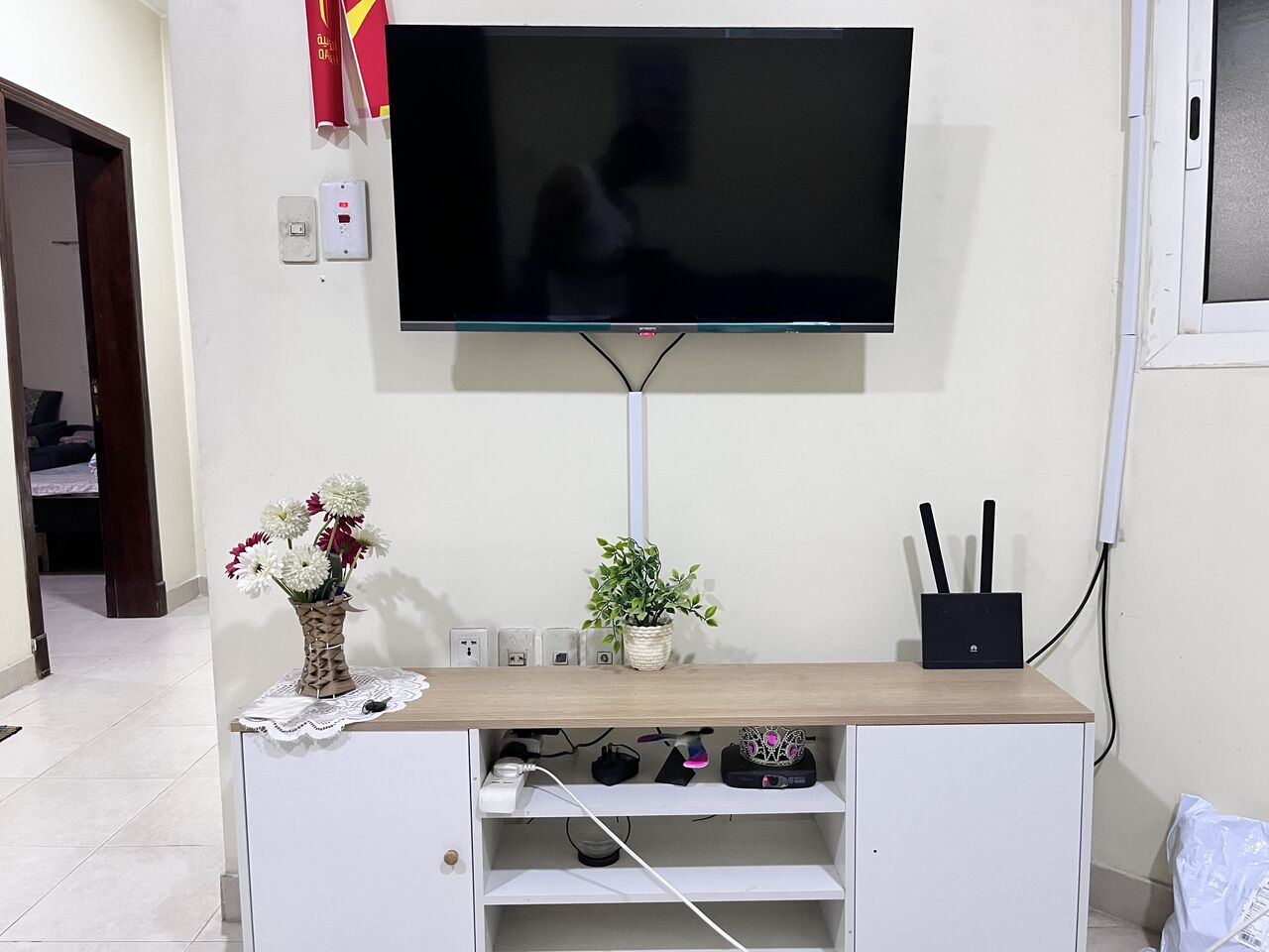 Dammam, Electronics, SAR 850,  43 &ldquo; TV With TV Unit Table