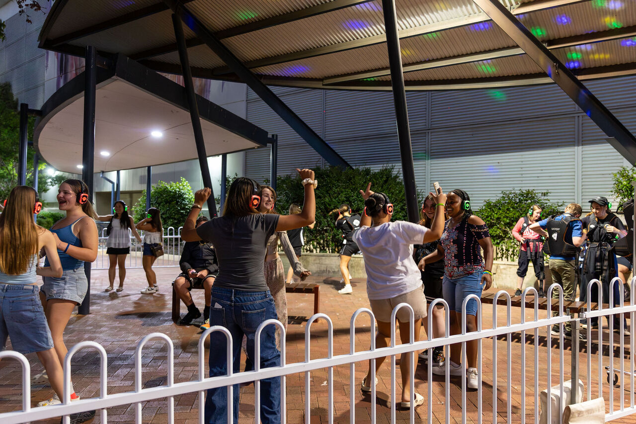 Sydney, Items Wanted, Celebrate Your Graduation In Style