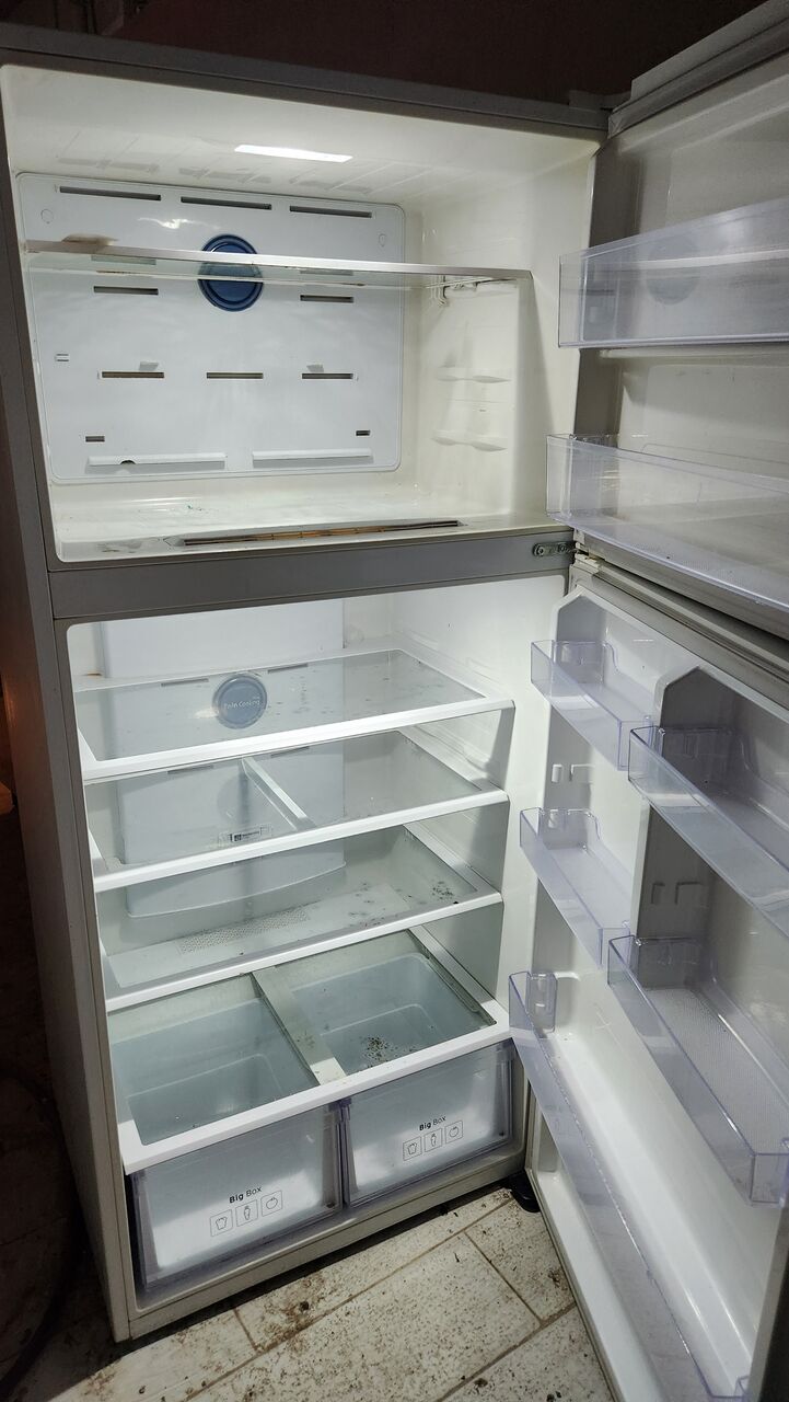 Jeddah, Appliances, SAR 800,  Refrigerator(fridge) And Cooking Range With Oven For Sale