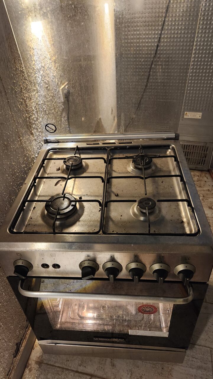 Jeddah, Appliances, SAR 800,  Refrigerator(fridge) And Cooking Range With Oven For Sale