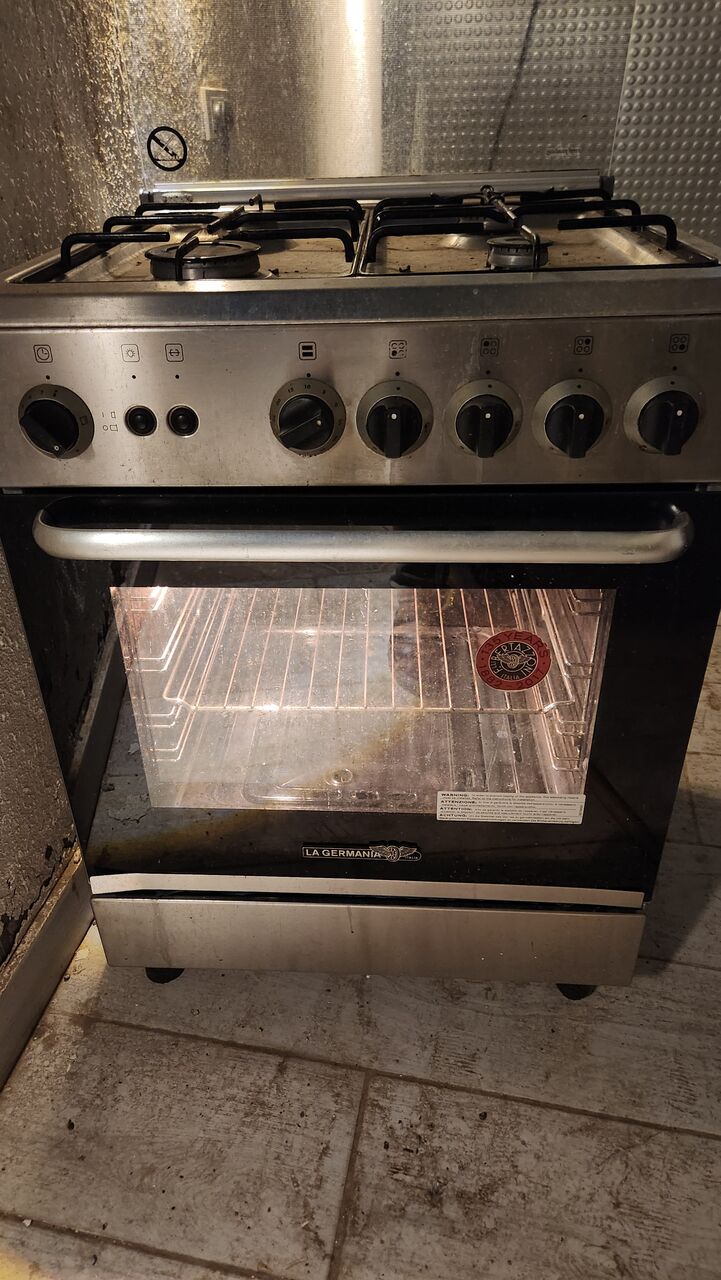 Jeddah, Appliances, SAR 800,  Refrigerator(fridge) And Cooking Range With Oven For Sale