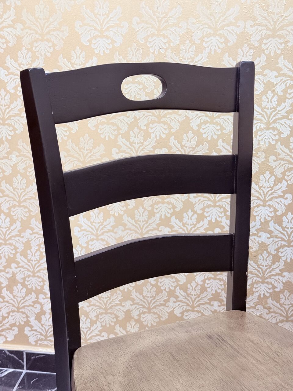 Al Badiyah, Furniture, SAR 1800,  URGENT SALE &ndash; Ashley Dining Table Set With 4 Chairs