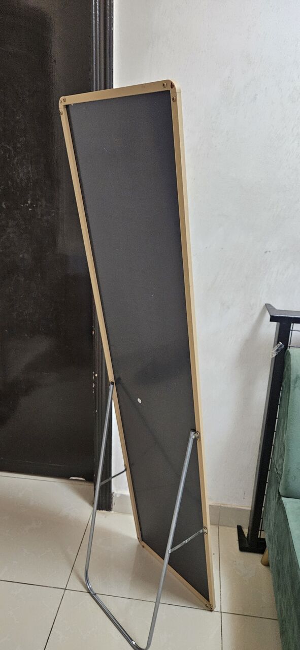 Riyadh, Furniture, SAR 1,  Glass Table & Standing Mirror For Sale
