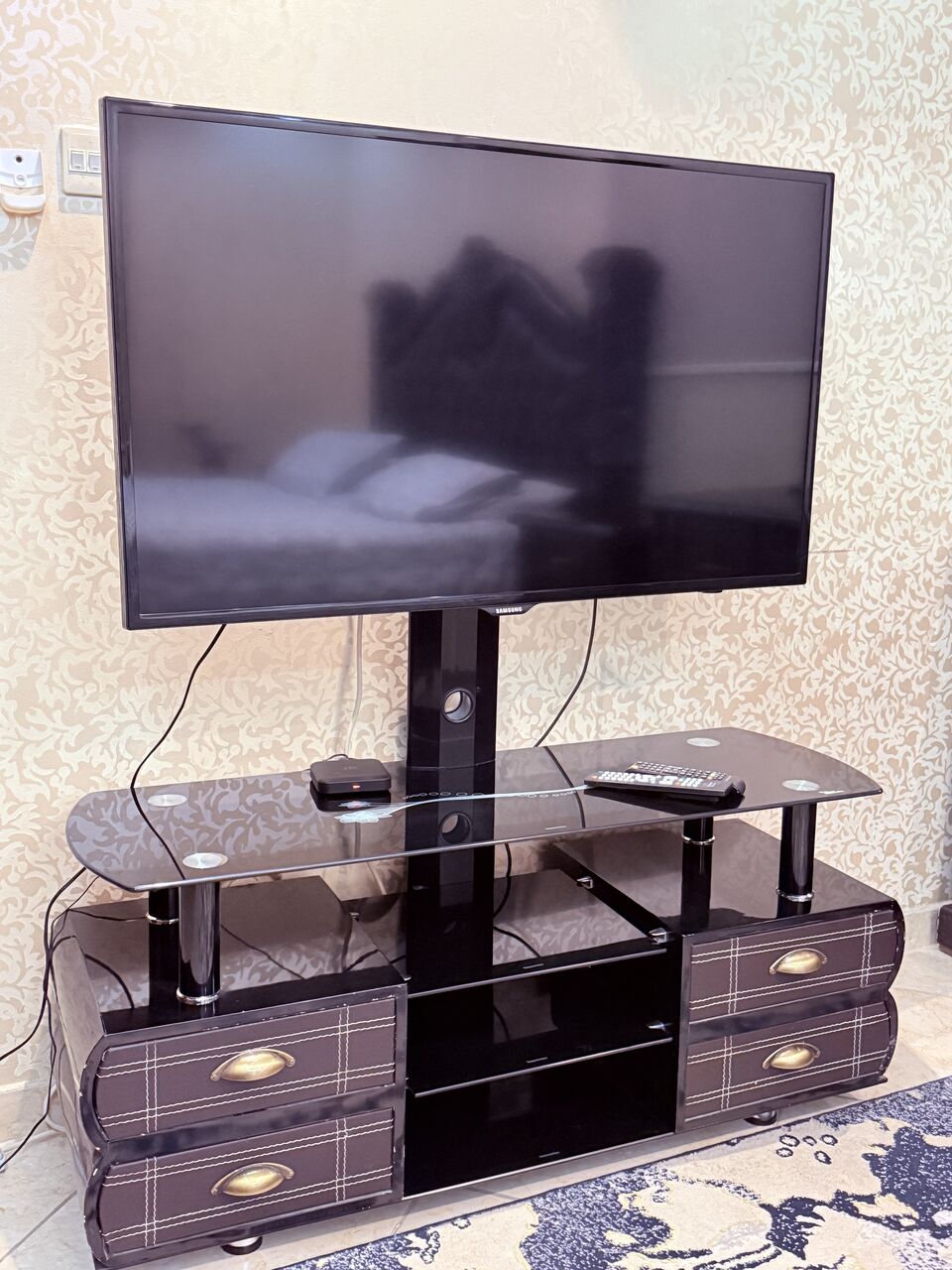 Al Badiyah, Electronics, SAR 800,  URGENT &ndash; Samsung 40&rdquo; LCD +Console