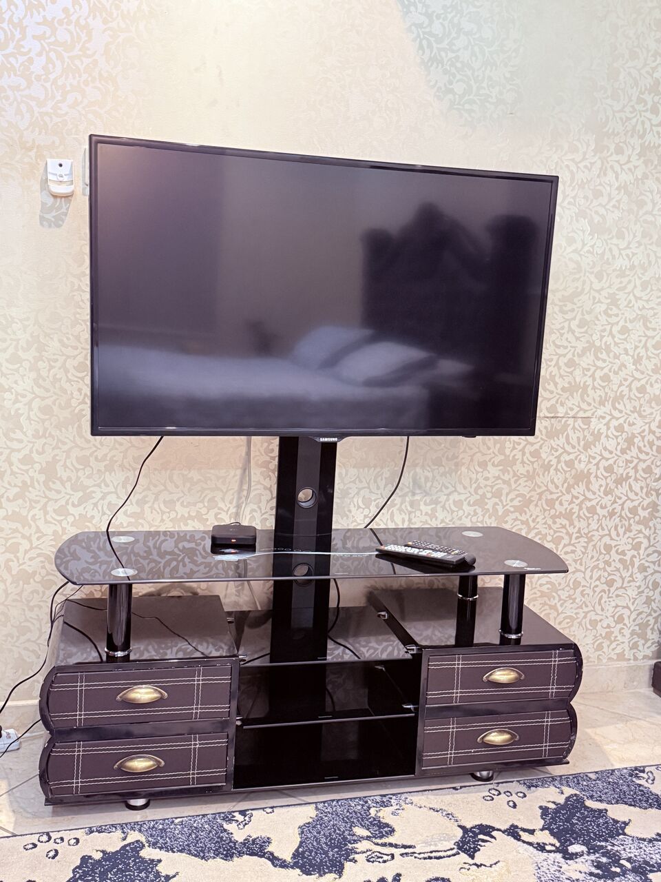 Al Badiyah, Electronics, SAR 800,  URGENT &ndash; Samsung 40&rdquo; LCD +Console