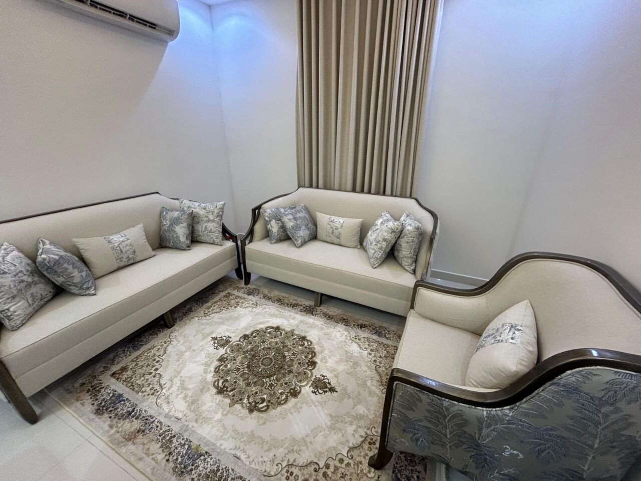 Al Izdihar, Furniture, SAR 3000,  Barely Used Sofa Set (2+2+1) And Dining Table (6 Seats)