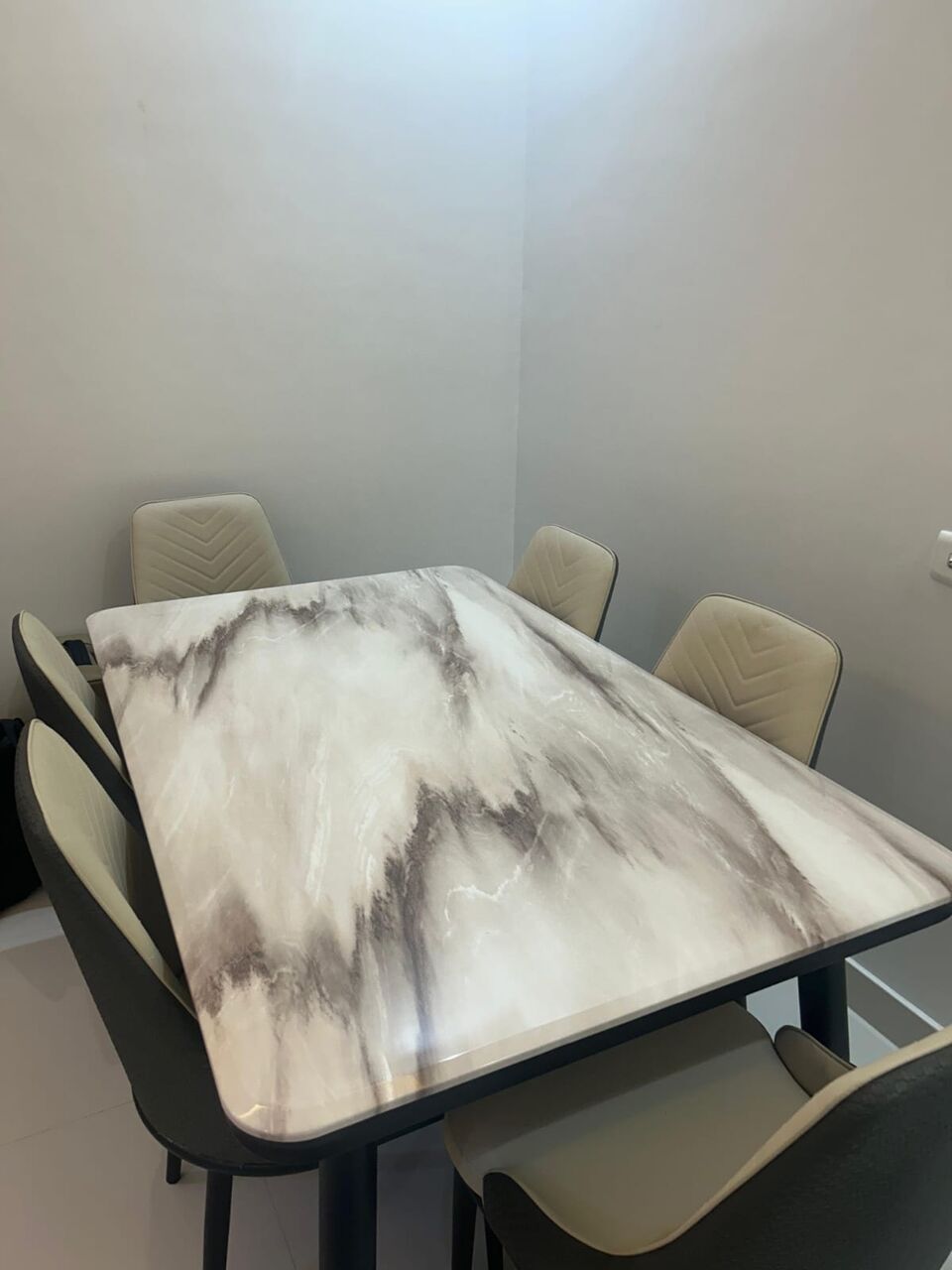 Al Izdihar, Furniture, SAR 3000,  Barely Used Sofa Set (2+2+1) And Dining Table (6 Seats)
