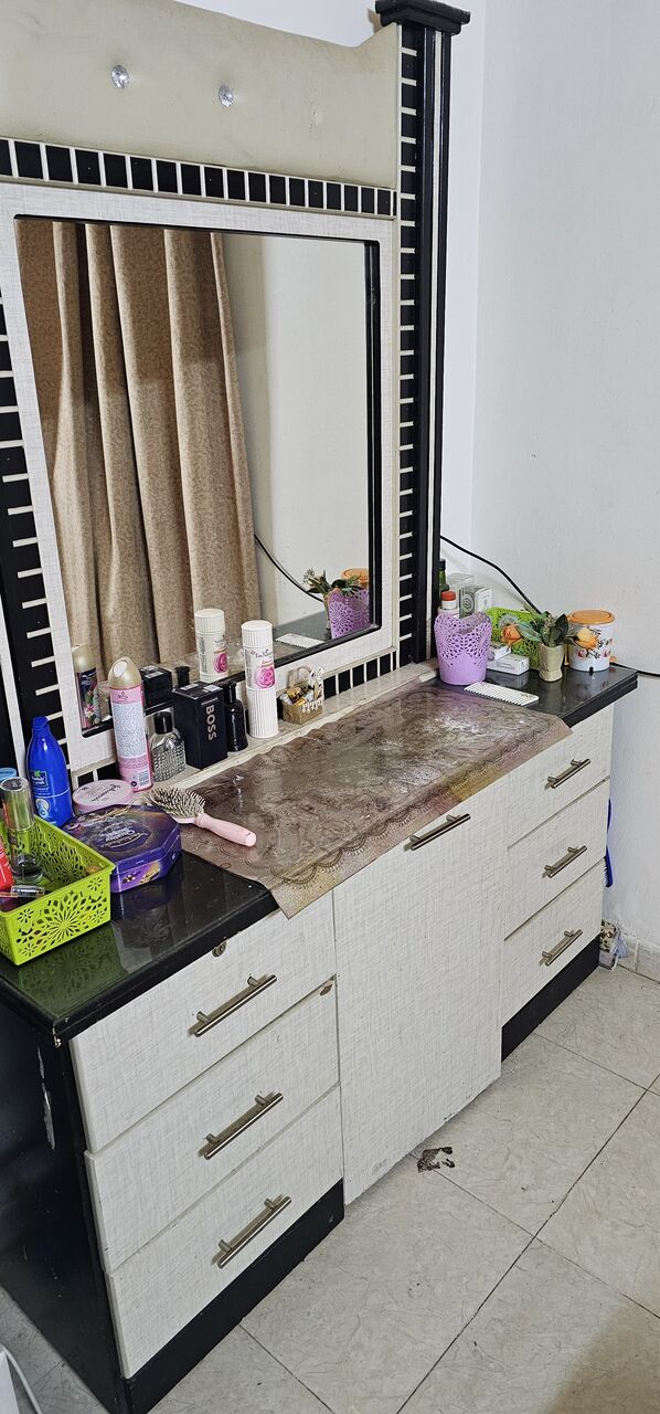 Jeddah, Household Items, SAR 200,  Dressing Table With Big Mirror And 6 Drawer For Immediate Sale