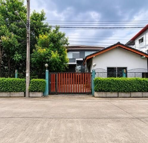 Bangkok, Real Estate For Sale, THB 11900000,  6 BR,  112 Sq. Feet,  HS 2032 ขายบ้าน Home Office สำนักงาน พร้อมโกดัง รา