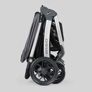 Al Malaz, Baby & Kid Stuff, SAR 650,  Chicco Bravo 3-in-1 Trio Travel System (Includes Stroller + KeyFit® 30 Infant Car Seat + B
