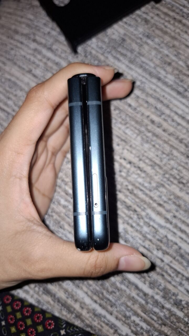 Riyadh, Mobile Phones, SAR 1500,  Samsung Galaxy Z Flip3  256 GB  8 GB RAM  Cream  5G  Qualcomm Snapdragon 888 (5G)