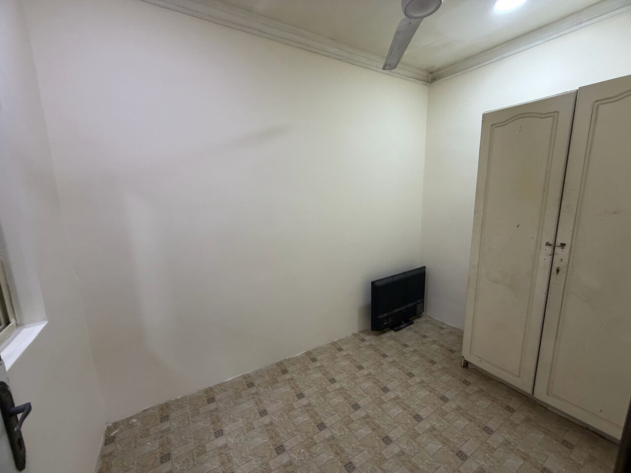 Salmaniya, Apartments, Flats, Houses & Villas, BHD 160/month,  3 BR,  3 Bedroom Flat For Rent Unlimited Ewa