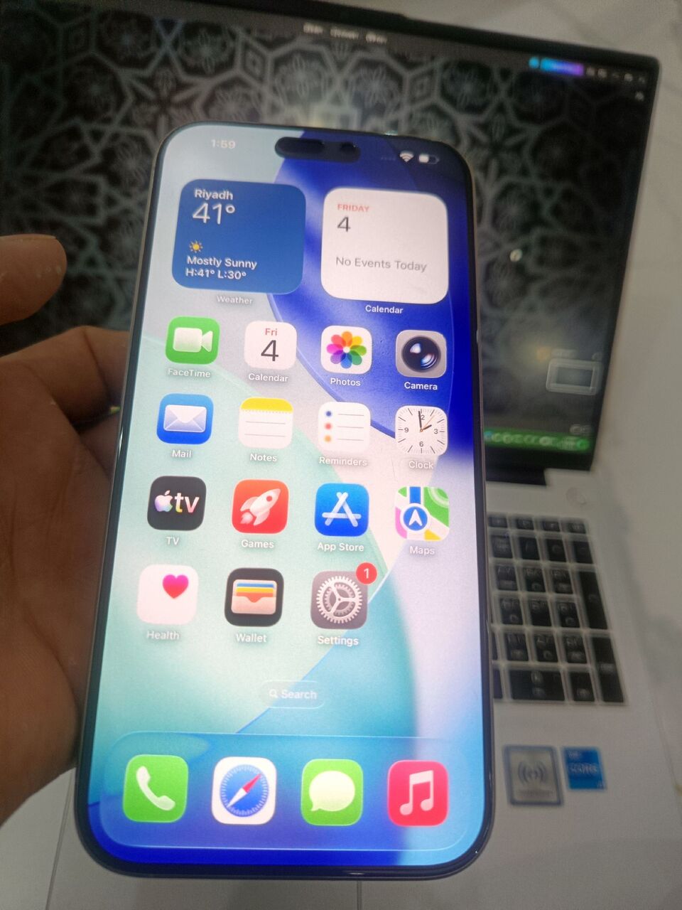 Al Malaz, Electronics, SAR 3699,  IPhone 16 Pro Max 256GB (97% BH - Female Used)
