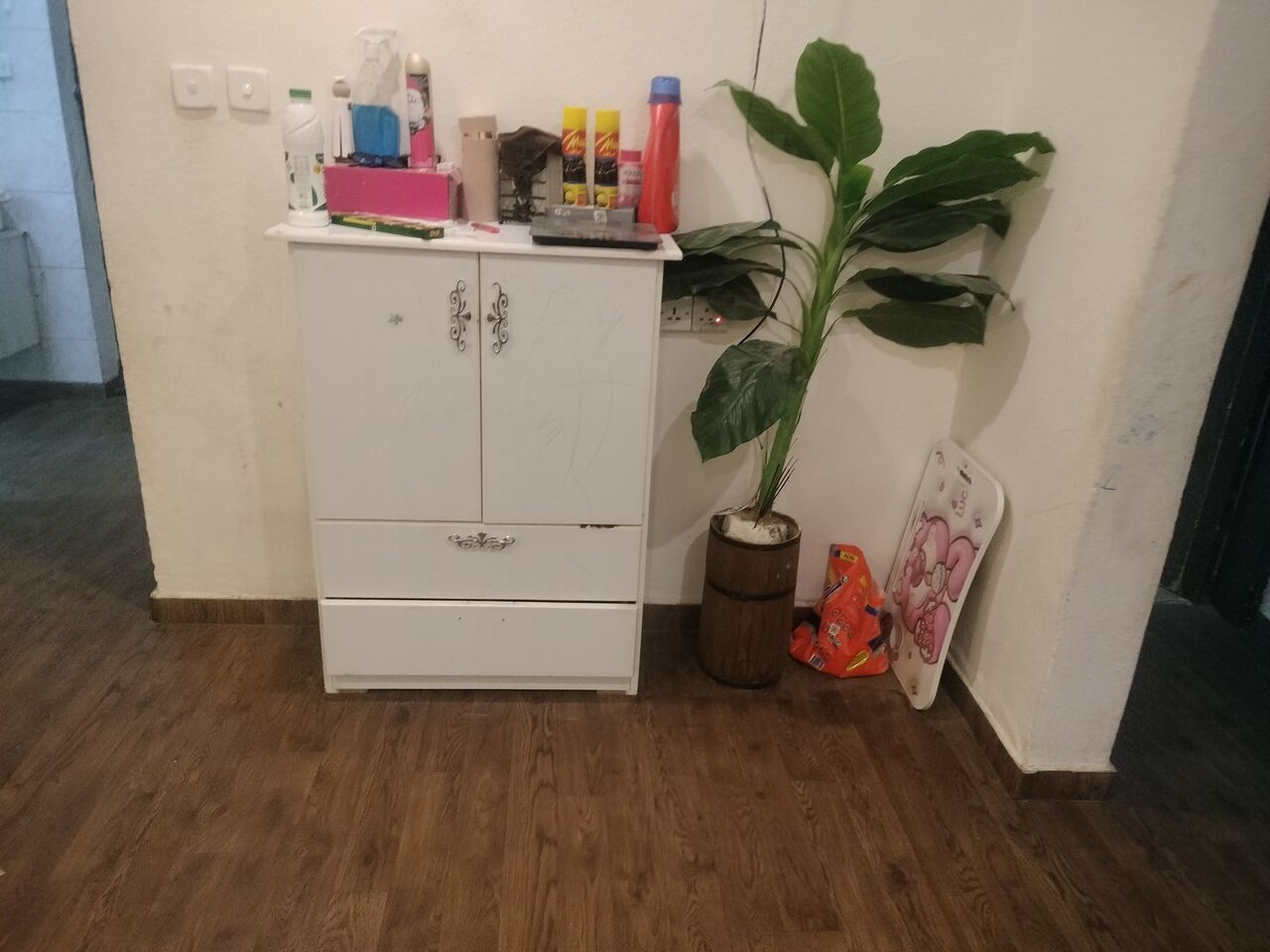 Al Malaz, Furniture, SAR 1350,  Double  Bed + Baby Bed + Shoe Rack+ Side Table + Makeup Mirror With Drawal +Sofa Set