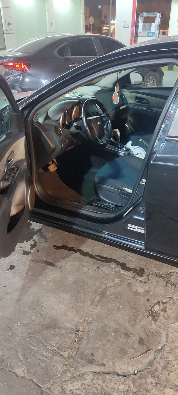 Riyadh, Vehicles, Cars & Trucks , SAR 12000,  Chevrolet Cruze LS,  2010,  Automatic,  170000 KM,    4 Cylinder  Low Fuel Consumption شفروليه كروز أوتوماتيك