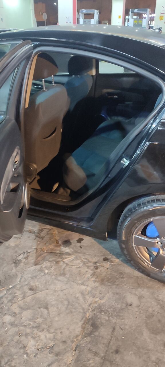 Riyadh, Vehicles, Cars & Trucks , SAR 12000,  Chevrolet Cruze LS,  2010,  Automatic,  170000 KM,    4 Cylinder  Low Fuel Consumption شفروليه كروز أوتوماتيك