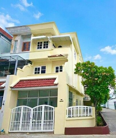 Bangkok, Villas, THB 25000,  25 Sq. Feet,  Rent Townhome, Home Office, Chokchai 4, 2 Floors, 4 Bedrooms, 3 Bathrooms, 200 Sq.m.,