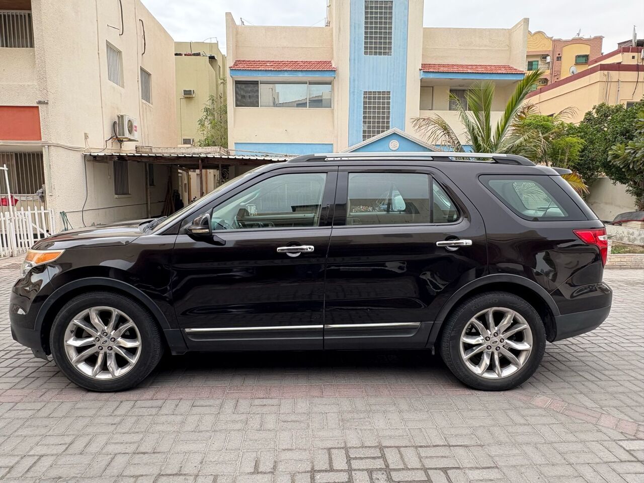 Manama, Vehicles, Cars & Trucks , BHD 1500,  Ford Explorer,  2013,  Automatic,  120000 KM,  Car For Sale