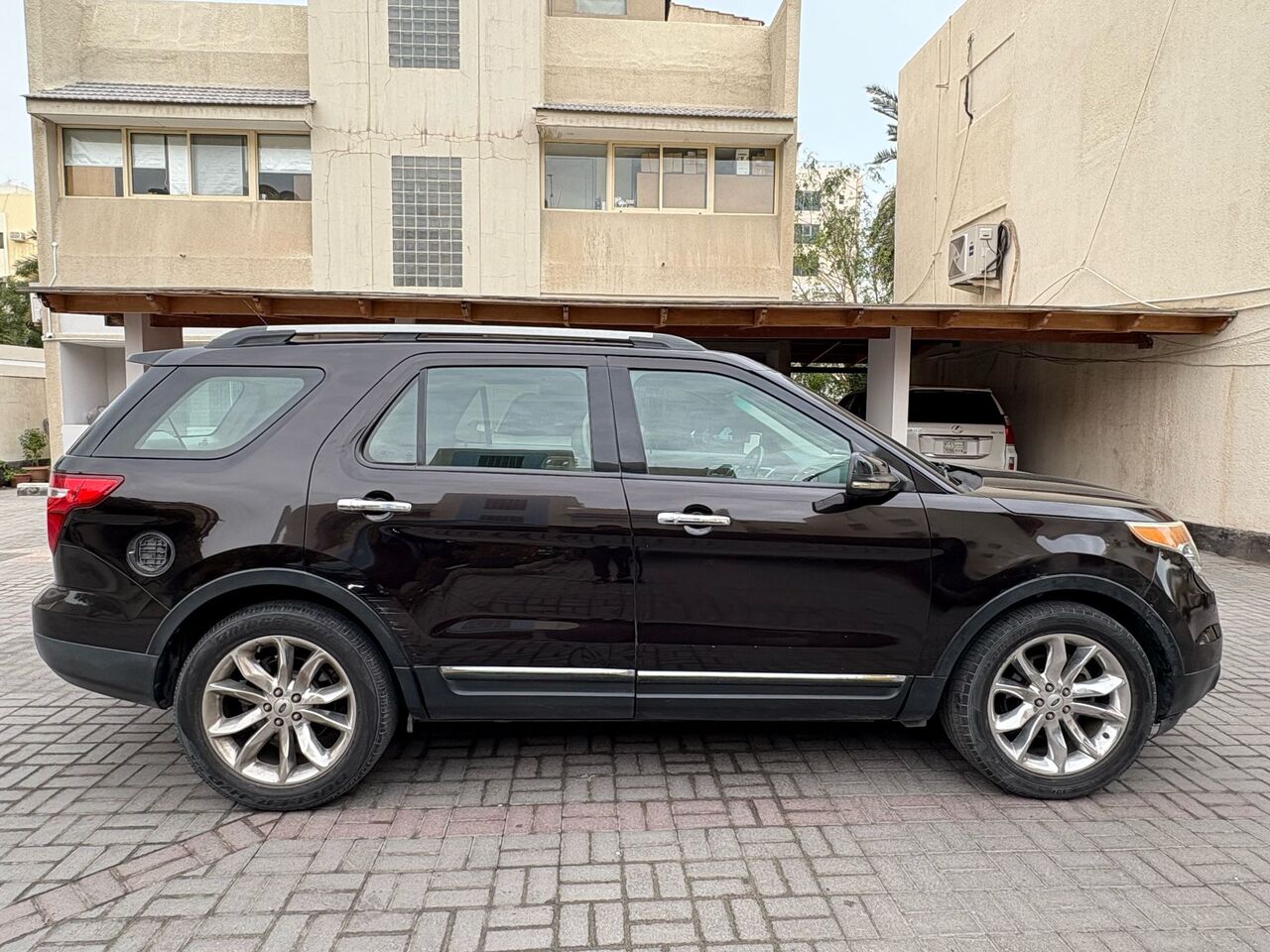 Manama, Vehicles, Cars & Trucks , BHD 1500,  Ford Explorer,  2013,  Automatic,  120000 KM,  Car For Sale