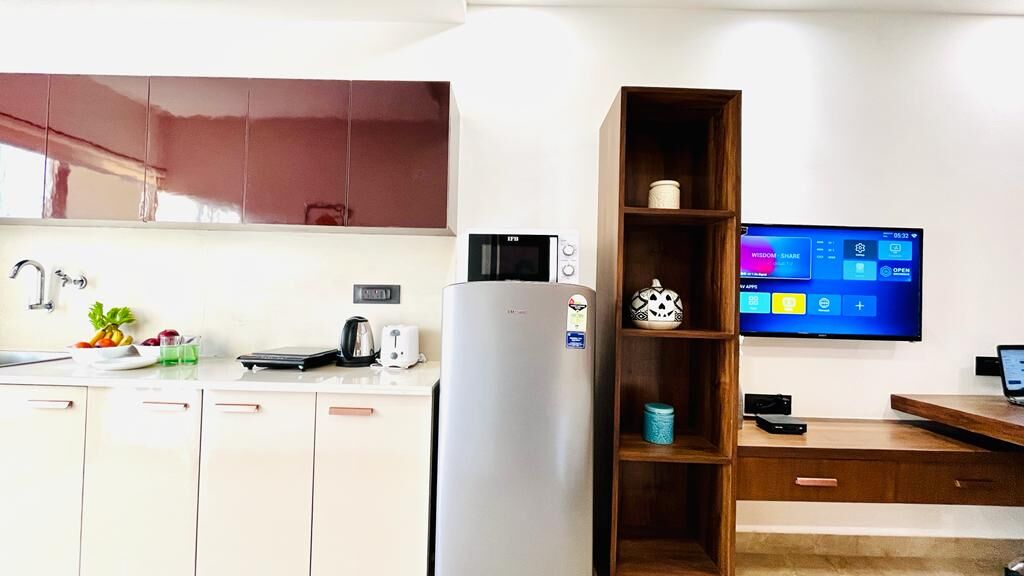 Gurgaon, Apartments, Flats, Houses & Villas, INR 4500/day,  Furnished,  Studio,  375 Sq. Meter,  Studio Apartment DLF Cyber City Gurgaon