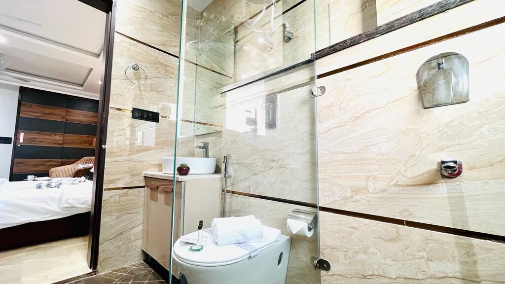 Gurgaon, Apartments, Flats, Houses & Villas, INR 4500/day,  Furnished,  Studio,  375 Sq. Meter,  Studio Apartment DLF Cyber City Gurgaon
