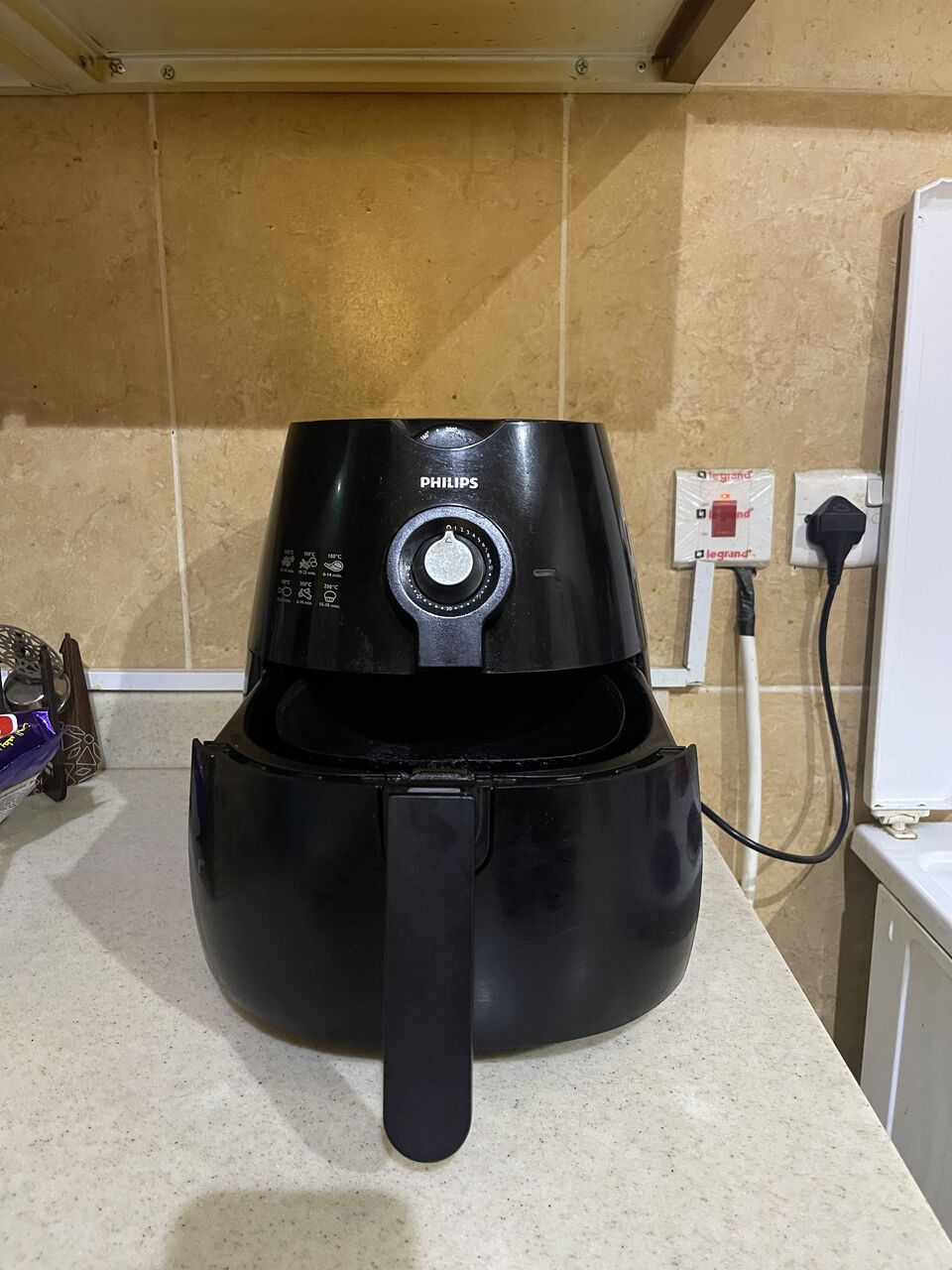 Riyadh, Appliances, SAR 100,  Philips Air Fryer With Manual Temperature And Timer Controls.