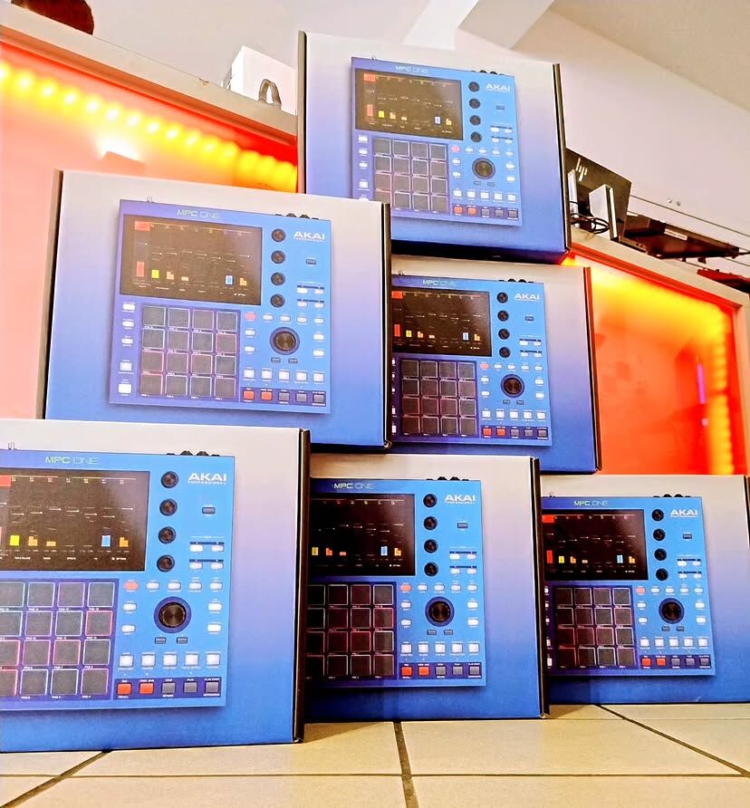 Paris, Wholesale Products, WWW.BULKINZ.COM New, Elektron Analog Rytm MKII, Akai MPC Live III, Elektron Tonverk, Akai