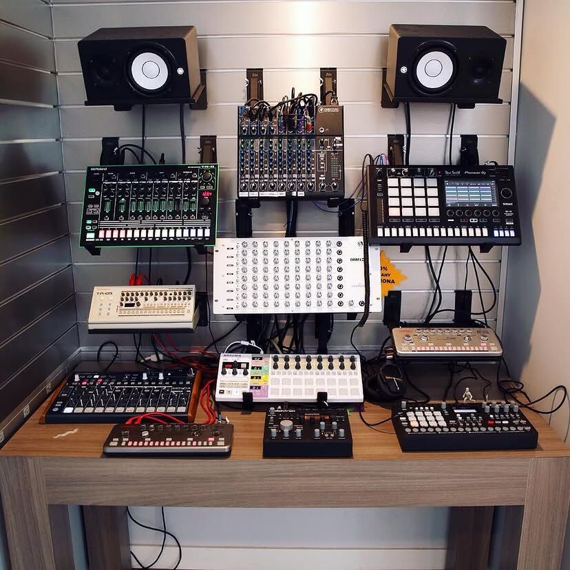 Paris, Wholesale Products, WWW.BULKINZ.COM New, Elektron Analog Rytm MKII, Akai MPC Live III, Elektron Tonverk, Akai