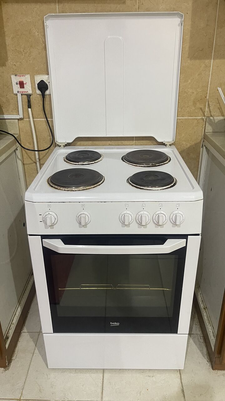 Riyadh, Household Items, SAR 600,  Beko Electric Cooker With Oven &ndash; 4 Hotplates