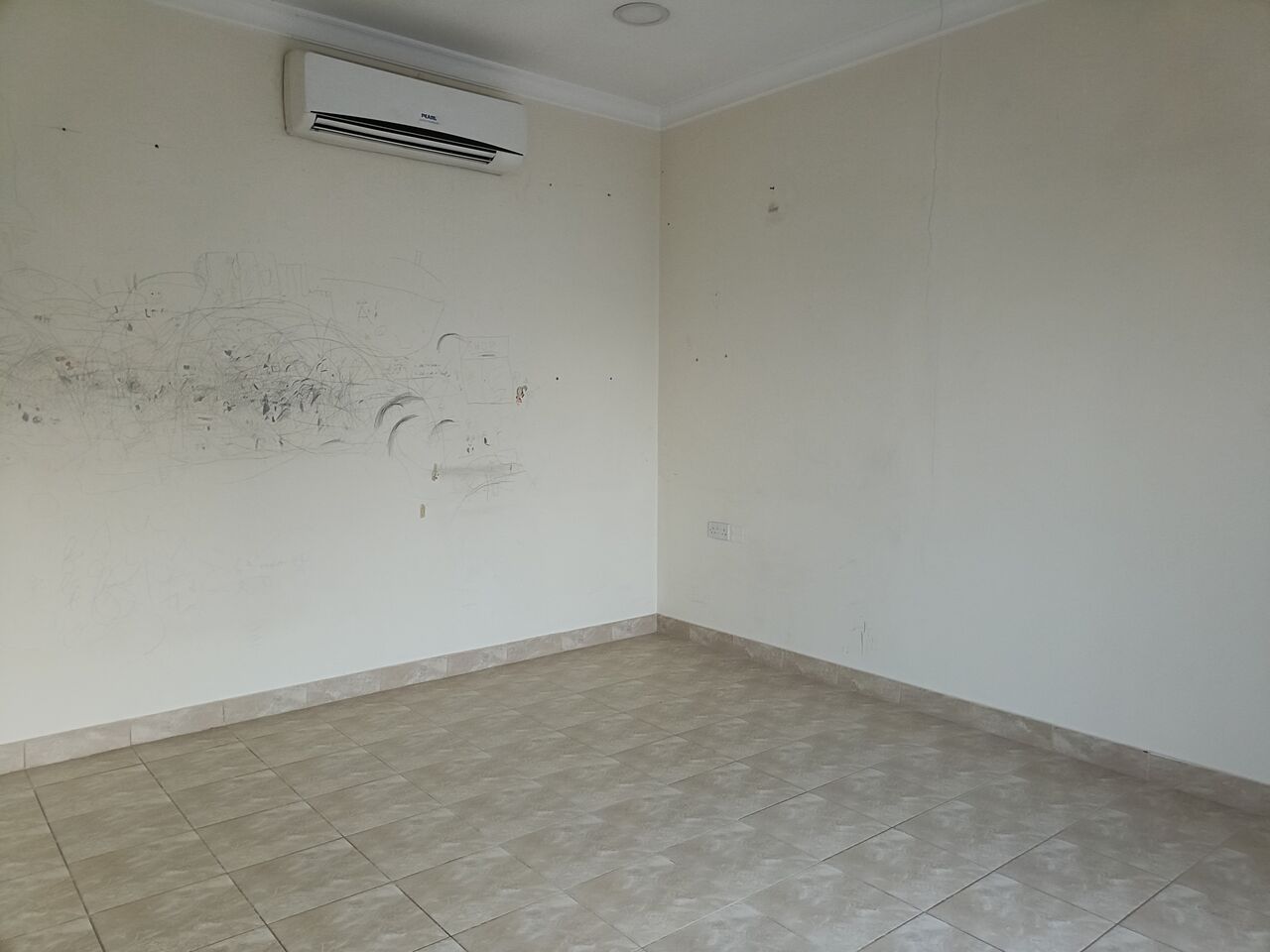 Adliya, Apartments, Flats, Houses & Villas, BHD 230/month,  2 BR,  130 Sq. Meter,  Semi Furnished 2bhk Without Ewa