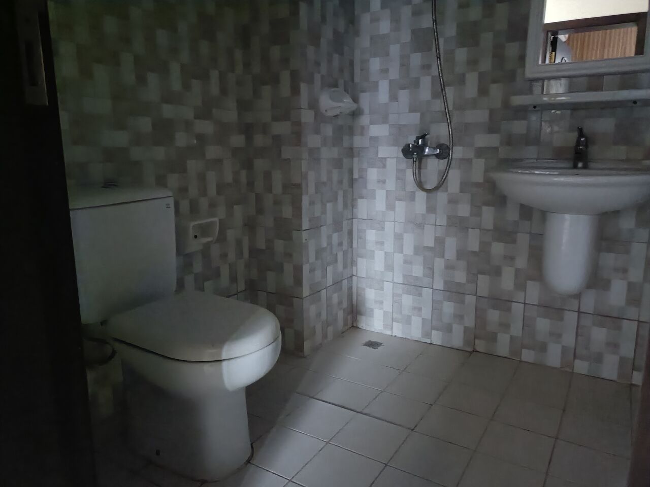 Adliya, Apartments, Flats, Houses & Villas, BHD 230/month,  2 BR,  130 Sq. Meter,  Semi Furnished 2bhk Without Ewa