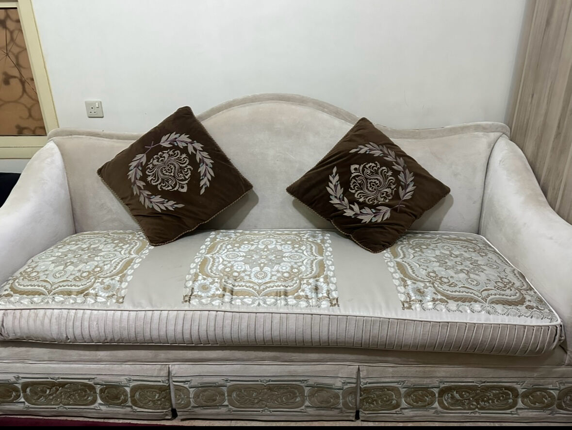 Al Malaz, Furniture, SAR 250,  2 Set Sofa Both Are 4 Seater
