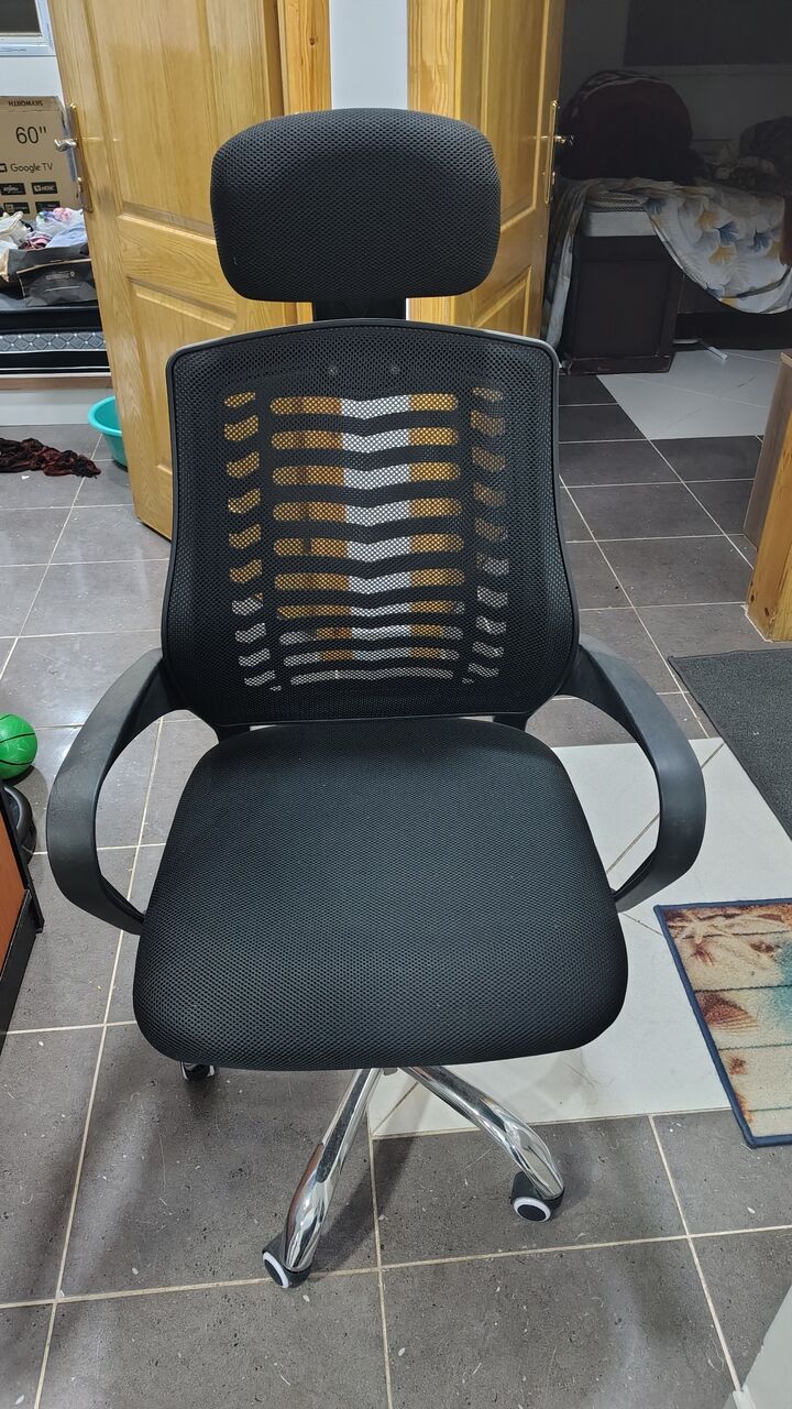 Jubail, Furniture, SAR 120,  High-Back Ergonomic Mesh Office Chair With Headrest (Excellent Condition)