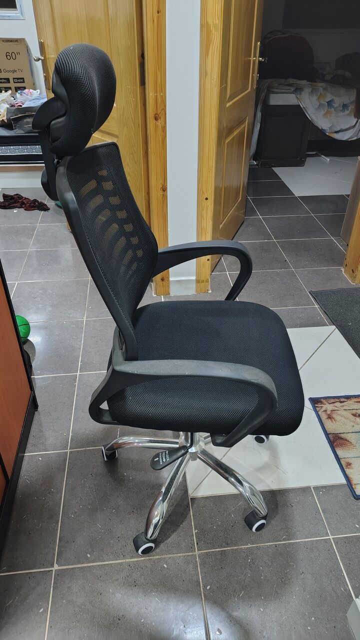 Jubail, Furniture, SAR 120,  High-Back Ergonomic Mesh Office Chair With Headrest (Excellent Condition)
