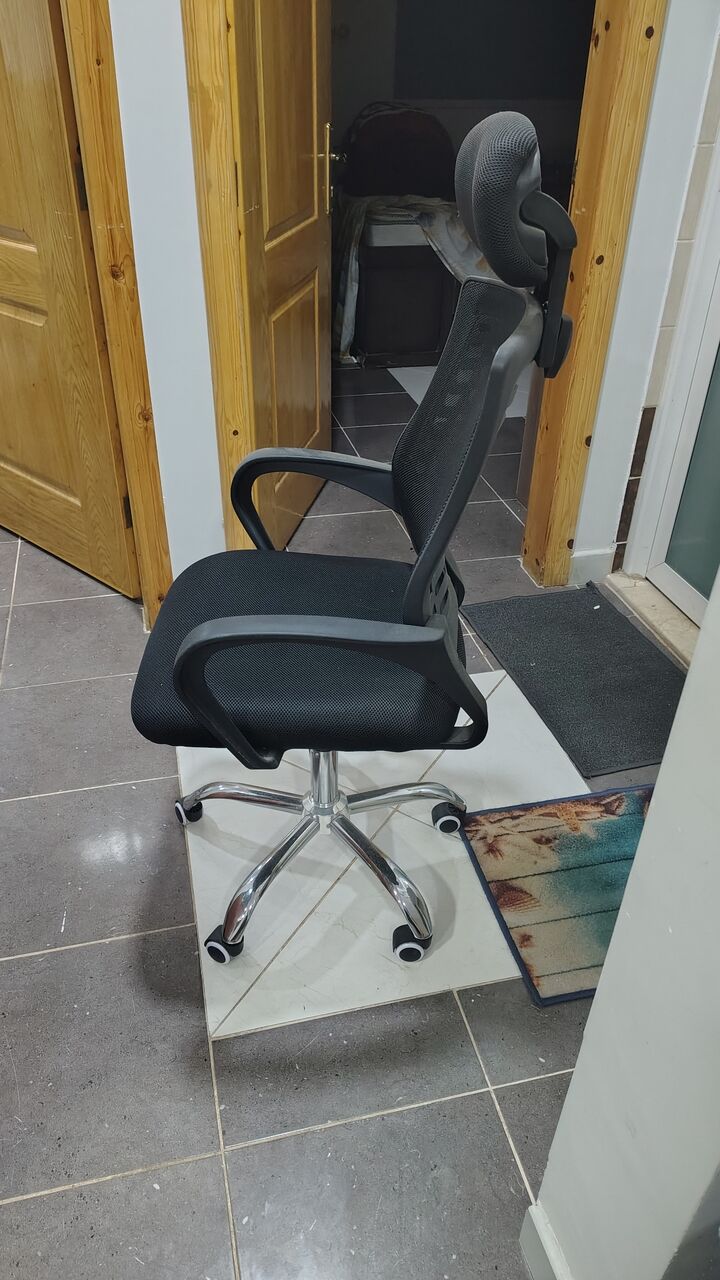 Jubail, Furniture, SAR 120,  High-Back Ergonomic Mesh Office Chair With Headrest (Excellent Condition)
