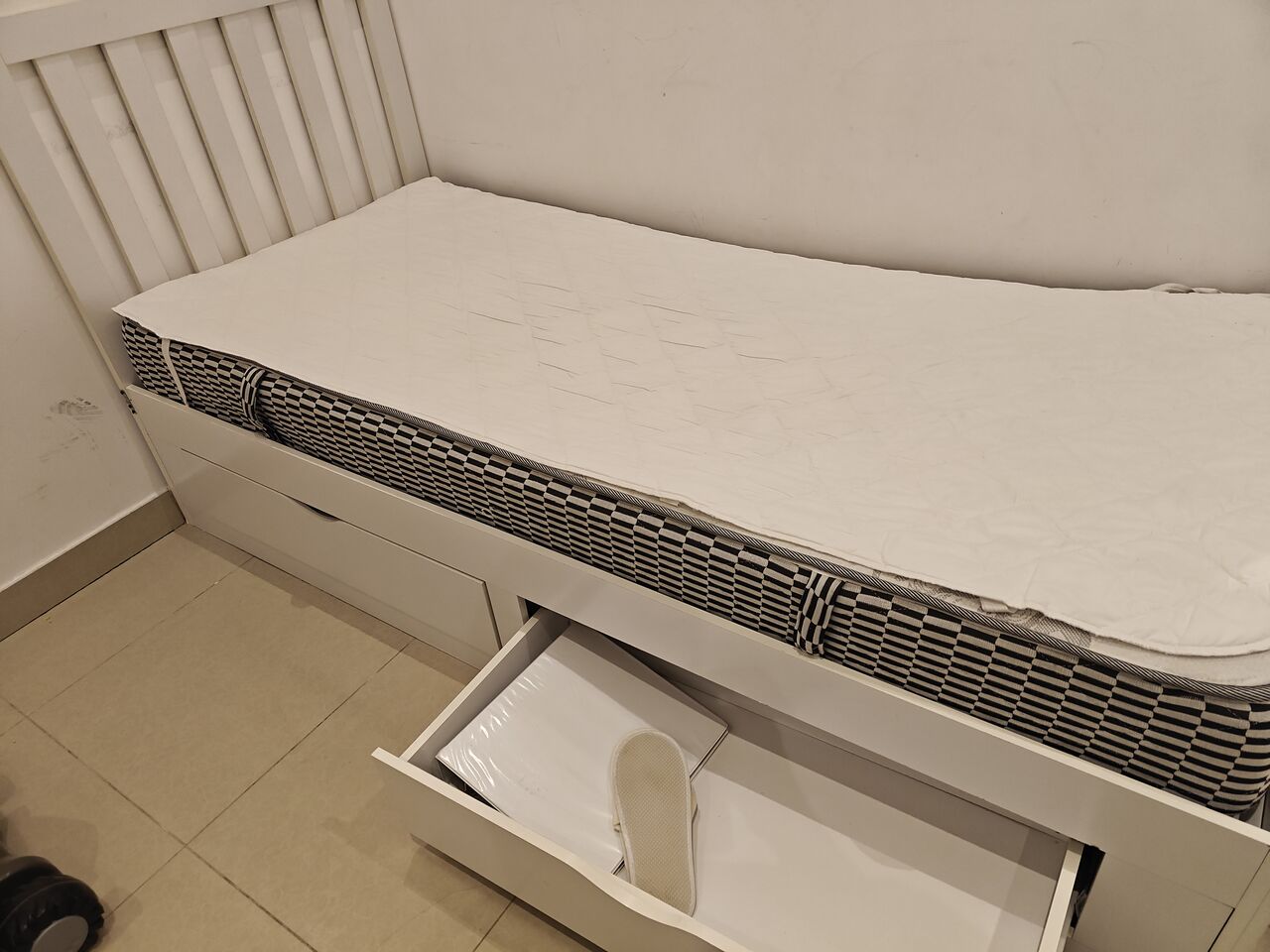 Riyadh, Furniture, SAR 199,  Single Bed With Two Drawers