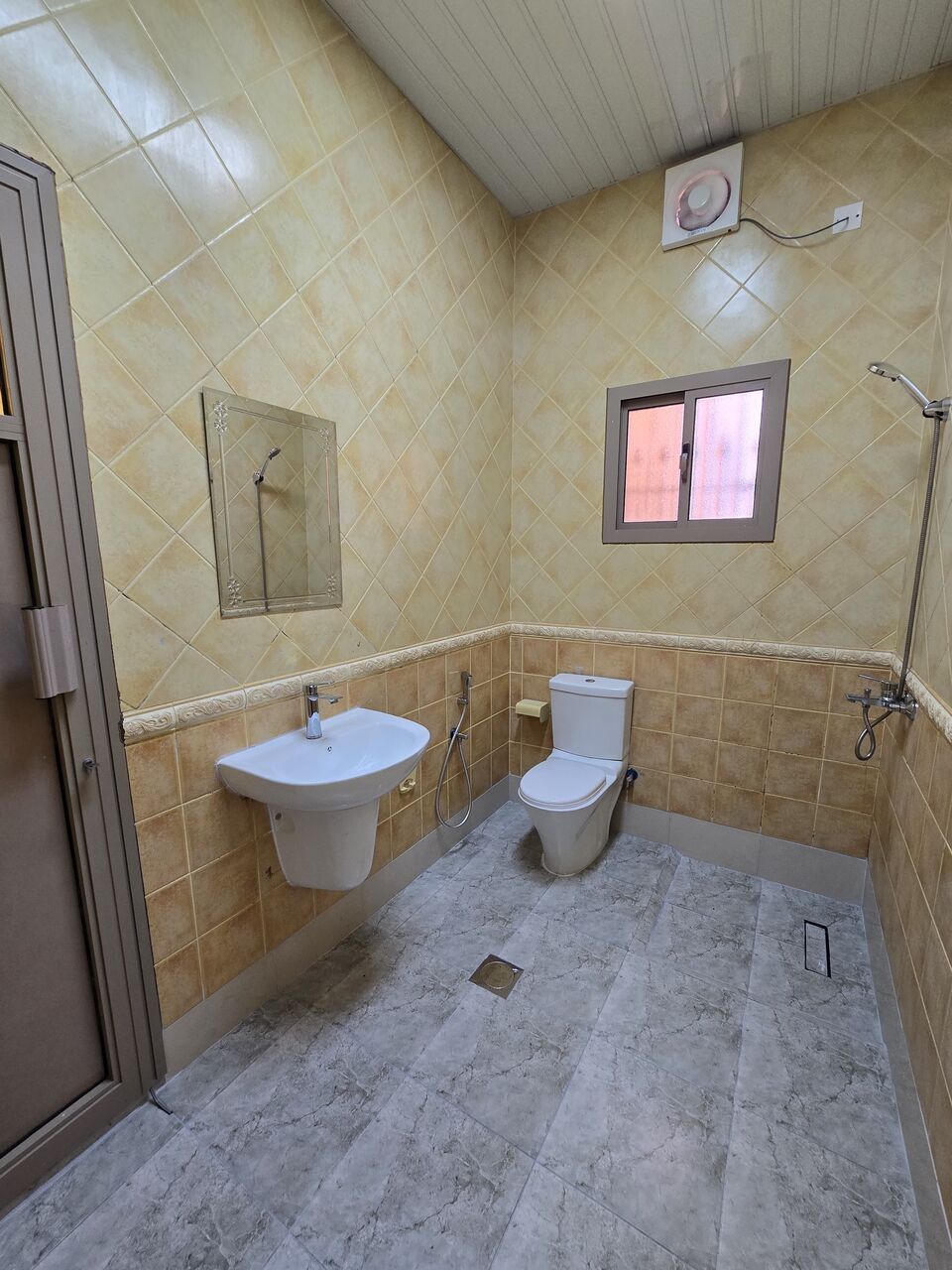 Manama, Apartments, Flats, Houses & Villas, BHD 220/month,  2 BR,  Newly Maintained And Painted Flat For Rent In North Sehla