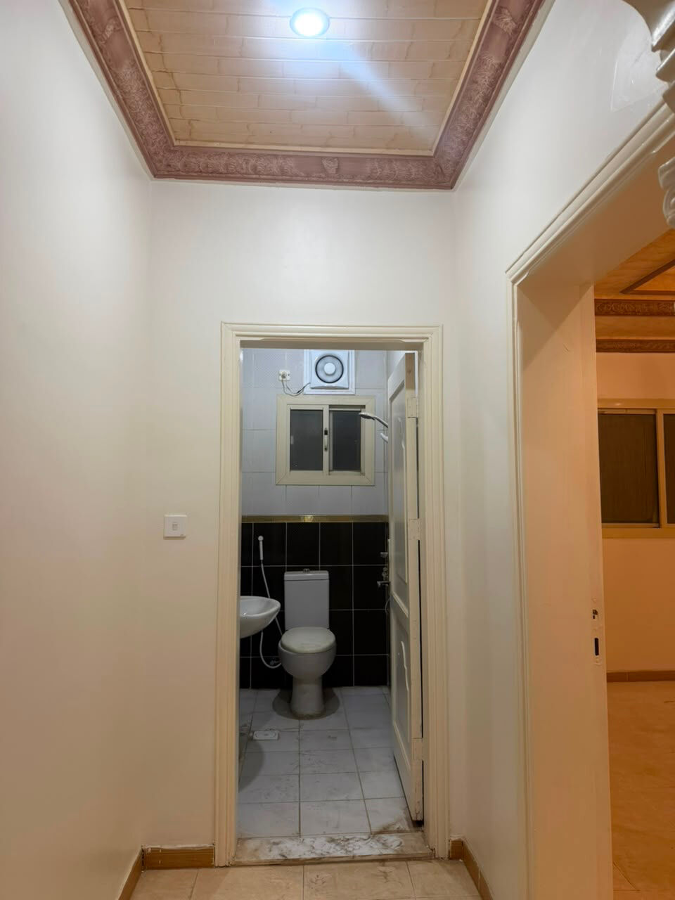 Mushrefah, Rooms for Rent, SAR 1000/month,  Spacious Room With Separate Entrance & Seaparate Bathroom.