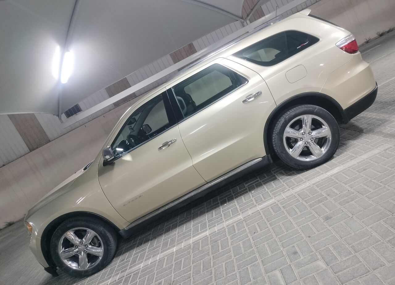 Salmaniya, Vehicles, Cars & Trucks , Dodge Durango,  2011,  Automatic,  100000 KM,    ( V8 Full Option  7 Seater)