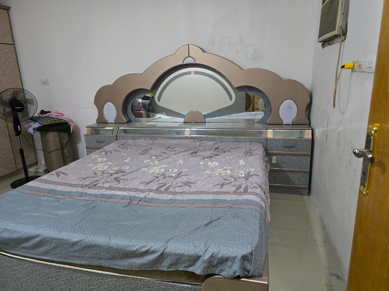 Al Thuqbah, Furniture, SAR 700,  King-size Bed  With Mattress